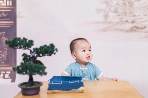 常州怀孕肚子中间凹两边凸